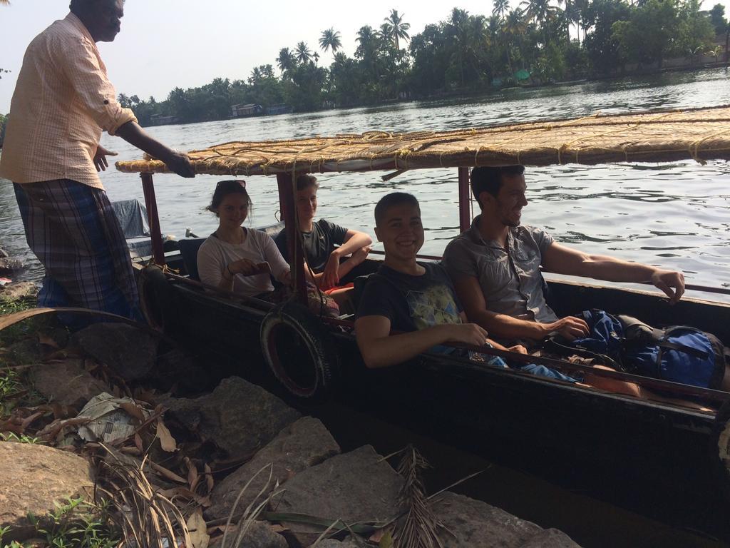 Thoms Beach Homestay Alappuzha Esterno foto